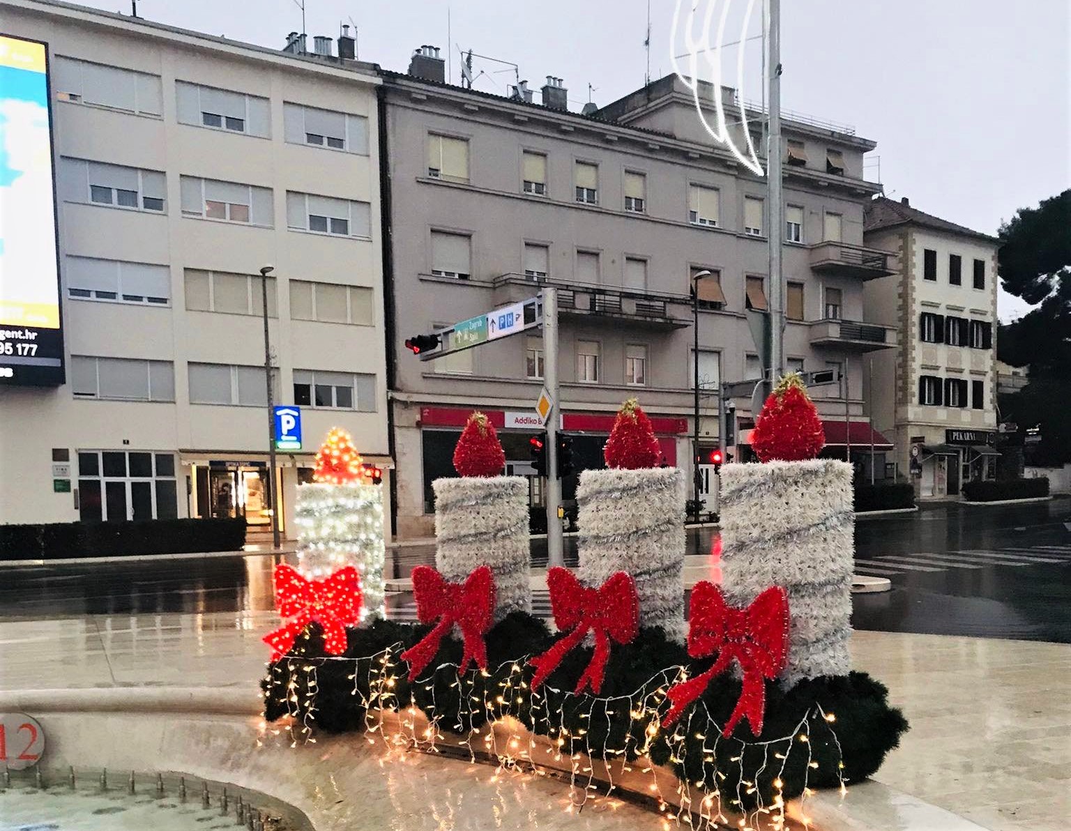 Upaljena prva adventska svijeća